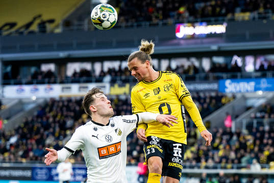 Häckens Lars Olden Larsen och Elfsborgs Niklas Hult