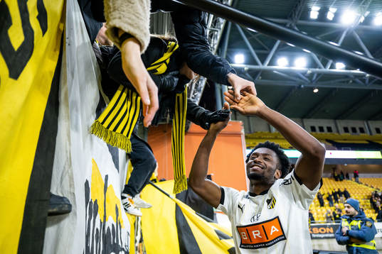 Häckens Ibrahim Sadiq jublar