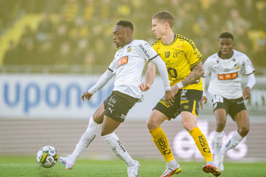Häckens Benie Adama Traore och Elfsborgs Sebastian Holmen