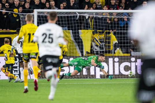 Häckens Akoua Romeo Amane gör 0-2 bakom Elfsborgs