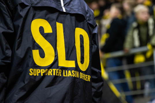 Tryck på en jacka tillhörande Häckens SLO