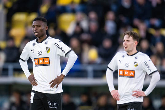 Häckens Akoua Romeo Amane och Lars Olden Larsen