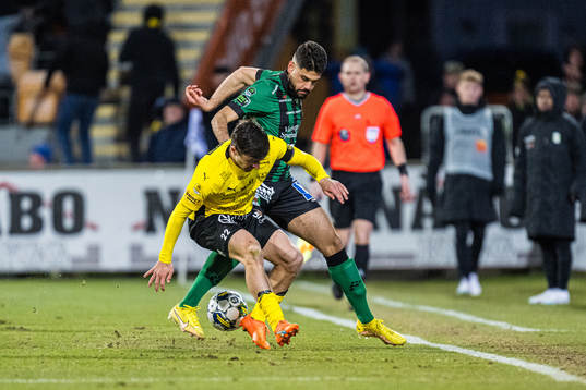 Varbergs Ömur Pektas och Mjällbys Jesper Gustavsson