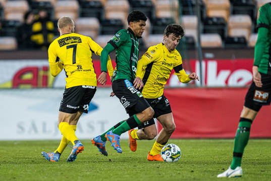Varbergs Luke Le Roux och Mjällbys Jesper Gustavsson