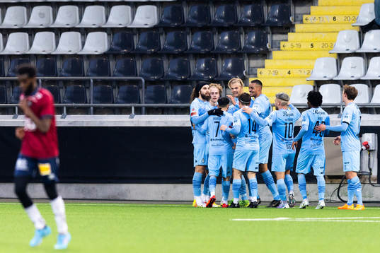 AFC Eskilstunas Jesper Modig jublar med lagkamrater