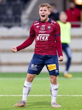 Örgrytes Isak Dahlqvist jublar