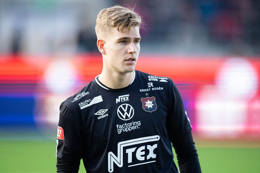 Örgrytes målvakt Mathias Nilsson på line up innan