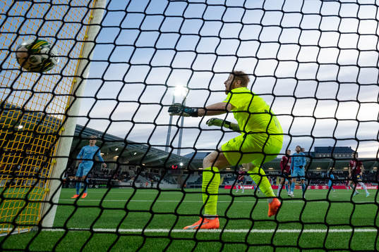 Örgrytes Marcus Haglind Sangre nickar in 1-1 i mål bakom