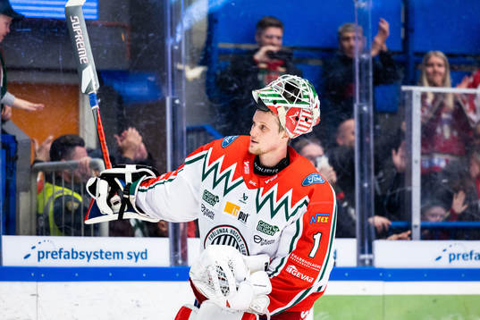 Frölundas målvakt Lars Johansson jublar