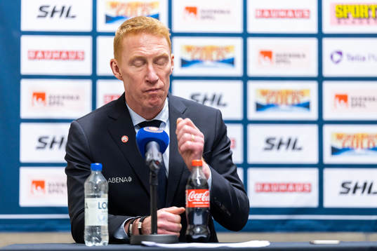 Växjös tränare Jörgen Jönsson deppar på