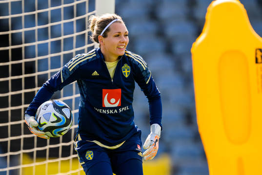 Goalkeeper Jennifer Falk