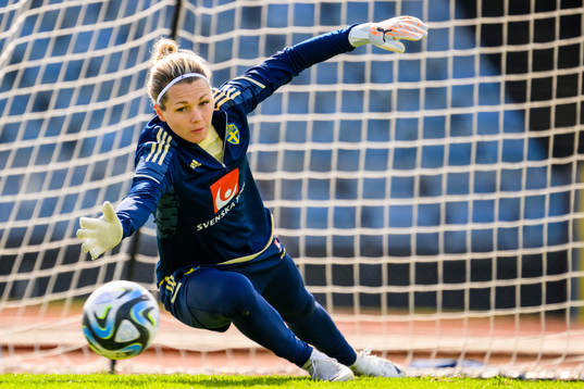 Goalkeeper Jennifer Falk