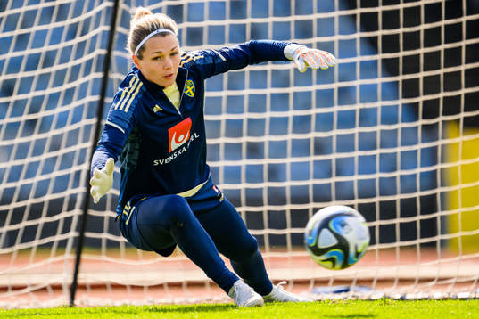 Goalkeeper Jennifer Falk