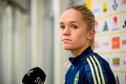 Hanna Lundkvist is interviewed by the media