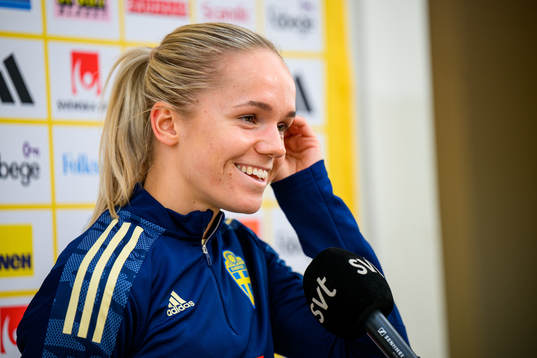 Hanna Lundkvist is interviewed by the media