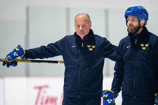 Assistant coach Andreas Spångberg of Sweden at a practice