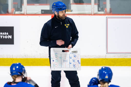 Head coach Ulf Lundberg of Sweden at a practice session