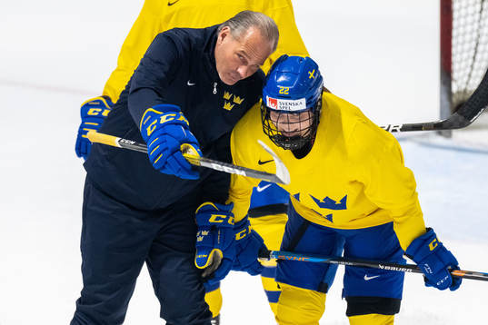 Assistant coach Andreas Spångberg and Hanna Thuvik of
