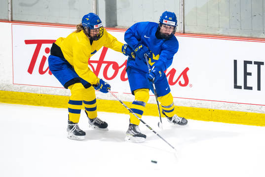 Ebba Hedqvist and Lina Ljungblom of Sweden at a practice