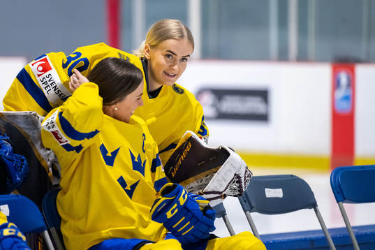 Goaltender Emma Söderberg and Anna Kjellbin of the Swedish