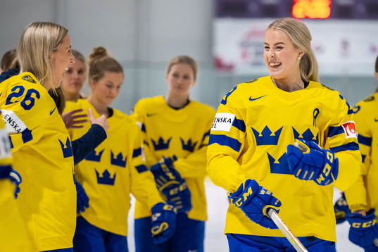 Hanna Olsson and Olivia Carlsson of the Swedish women's