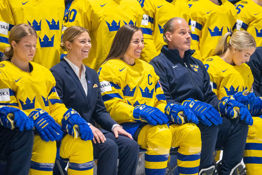 Team manager Louise Dahl, Anna Kjellbin and assistant coach