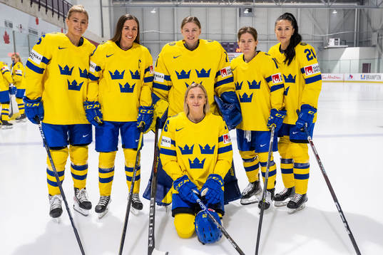 Josefine Holmgren, Anna Kjellbin, goaltender Sara Grahn,