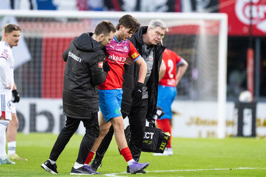Helsingborgs Wilhelm Loeper leds av planen