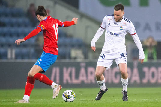 Helsingborgs Ervin Gigovic och Östers Niklas Söderberg
