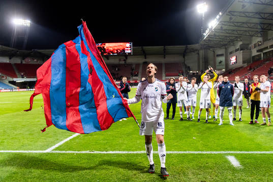 Östers Månz Berg jublar