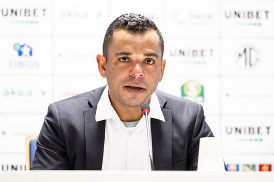 Helsingborgs tränare Alvaro Santos på presskonferensen