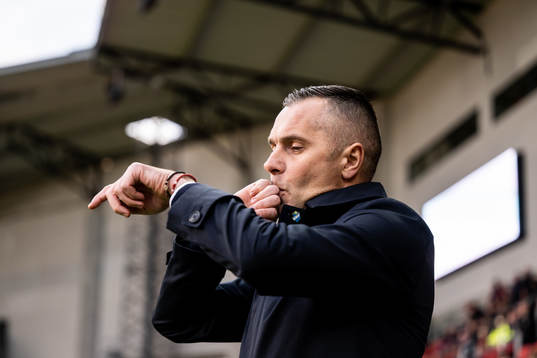 Östers tränare Srdjan Tufegdzic ber