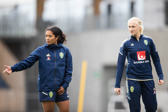 Evelina Duljan och Wilma Leidhammar