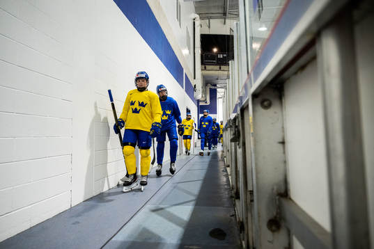 Lova Blom and Sara Hjalmarsson of Sweden