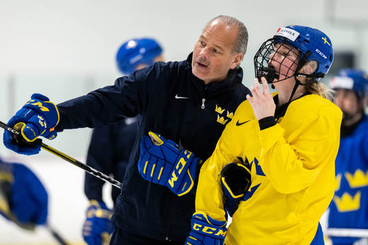 Assistant coach Andreas Spångberg and Hilda Svensson of