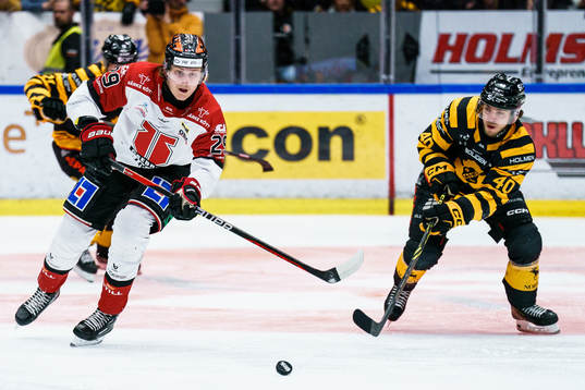 Örebros Milton Oscarson mot Skellefteås Andreas Wingerli