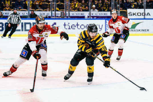 Örebros Emil Larsson och Skellefteås Andreas Wingerli