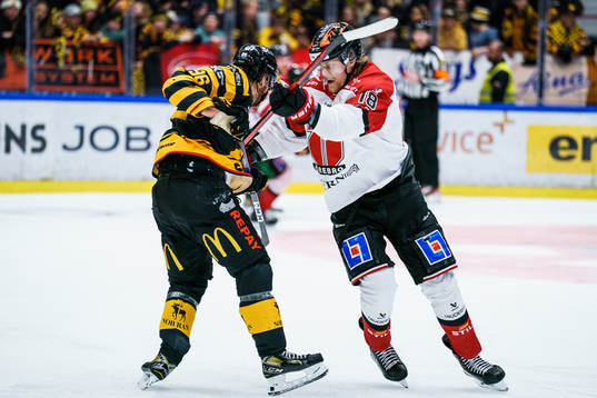 Skellefteås Rickard Hugg och Örebros Rodrigo Abols
