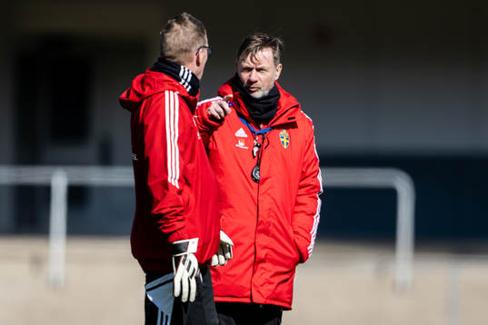 Head coach Peter Gerhardsson and goalkeeper coach Leif