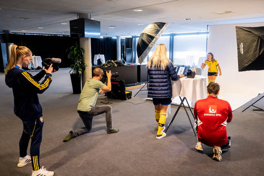 Bildbyrån’s Photographer Ludvig Thunman and Johanna