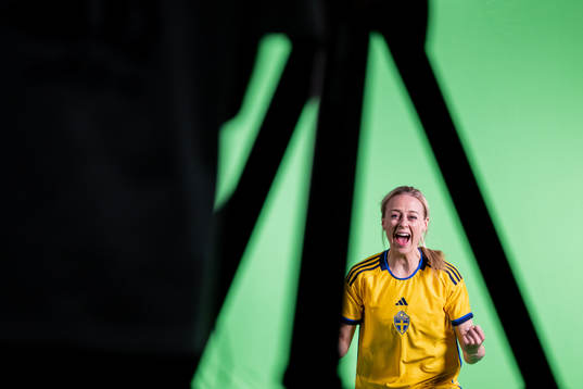 Amanda Ilestedt at a green screen filming with the women's
