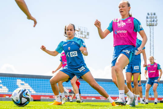 Guro Reiten and Frida Maanum of the Norwegian women's