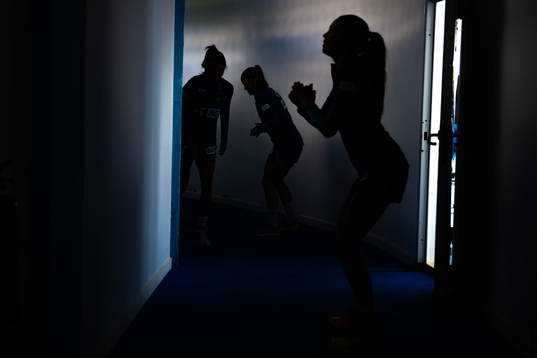 The silhouettes of Caroline Graham Hansen, Maren Mjelde and