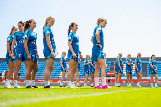 Tuva Hansen, Ada Hegerberg and players of the Norwegian