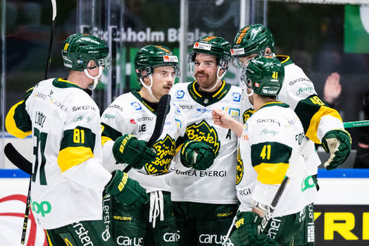Björklövens Charles David Beaudoin jublar med lagkamrater