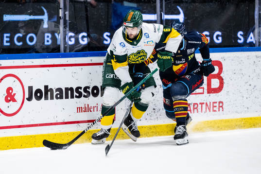 Björklövens Veeti Vainio och Djurgårdens Linus Arnesson