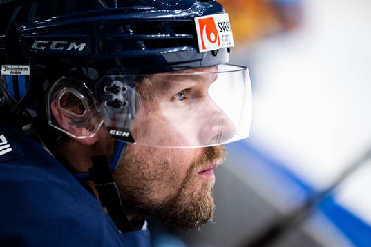 Djurgårdens Cameron Ernst Schilling deppar