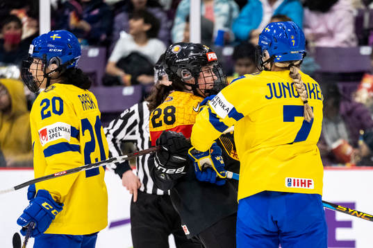 Fanny Rask and Mira Jungåker of Sweden and  Katarina