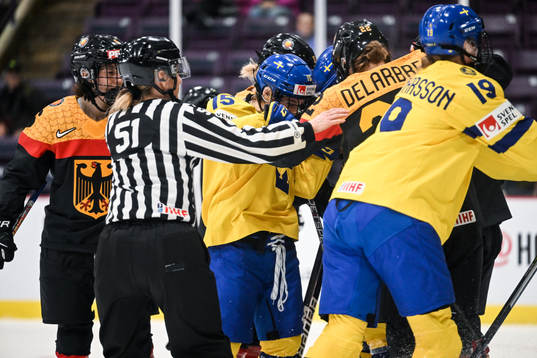 Lisa Johansson of Sweden  and Marie Delabre of Germany