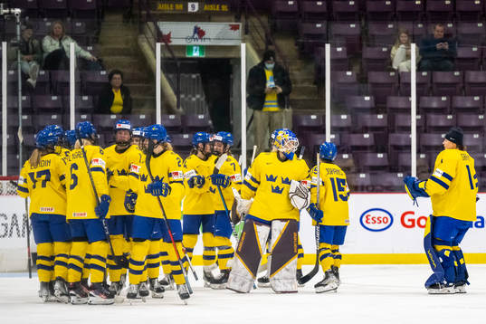 Players of Sweden looks dejected
